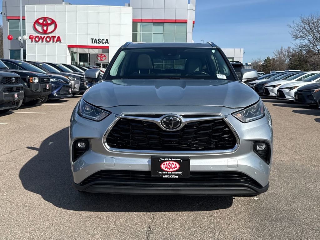 Used 2021 Toyota Highlander Limited AWD/4WD image 2