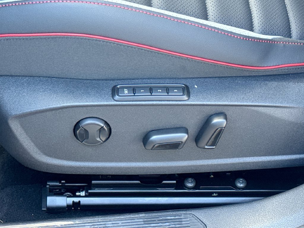 New 2026 Volkswagen GTI SE FWD image 13