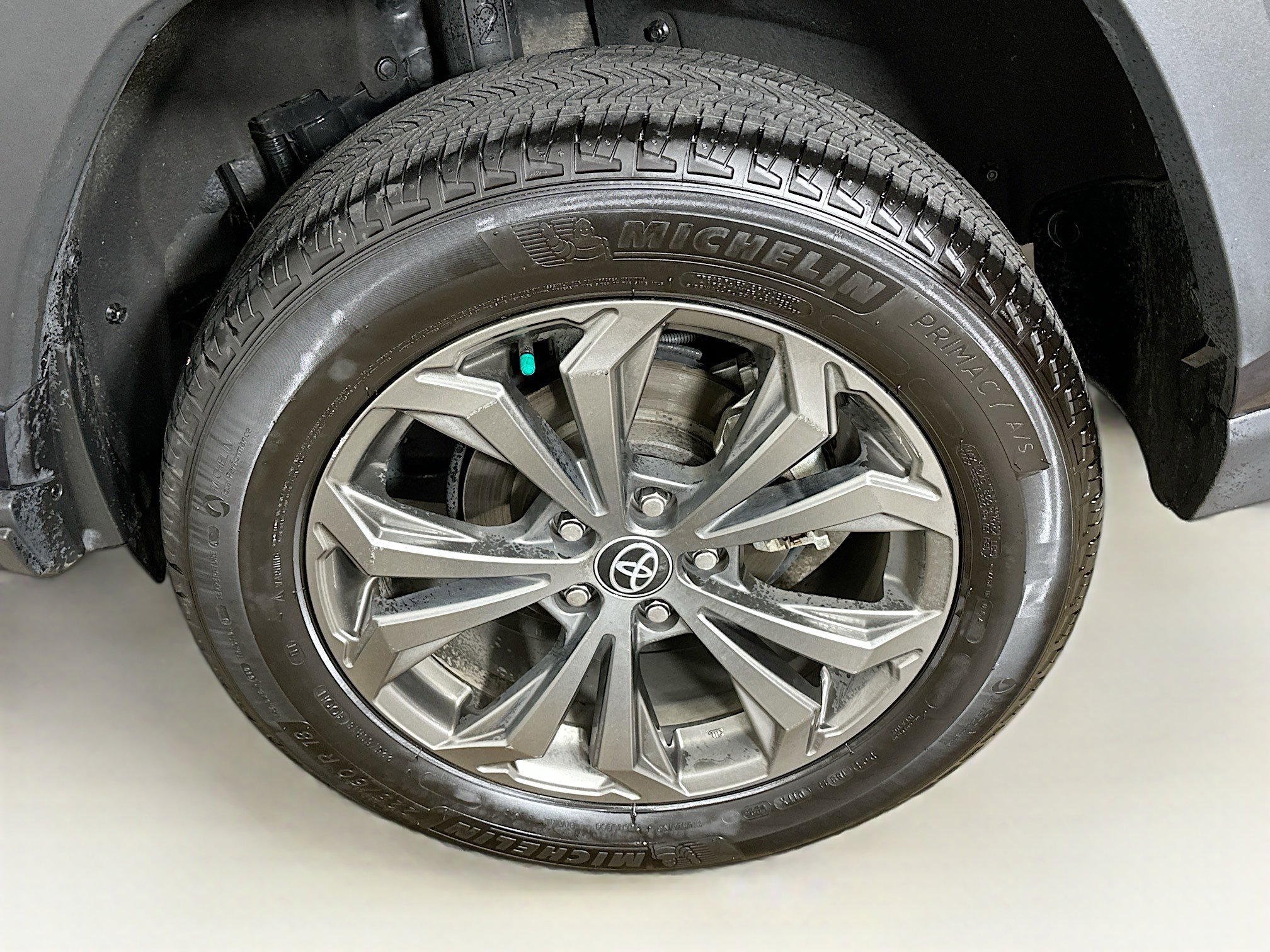 Used 2022 Toyota RAV4 XLE Premium image 11