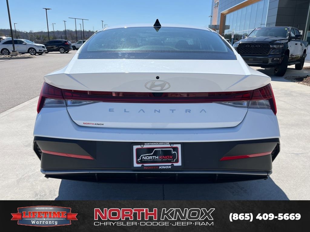 Used 2025 Hyundai Elantra SEL image 18
