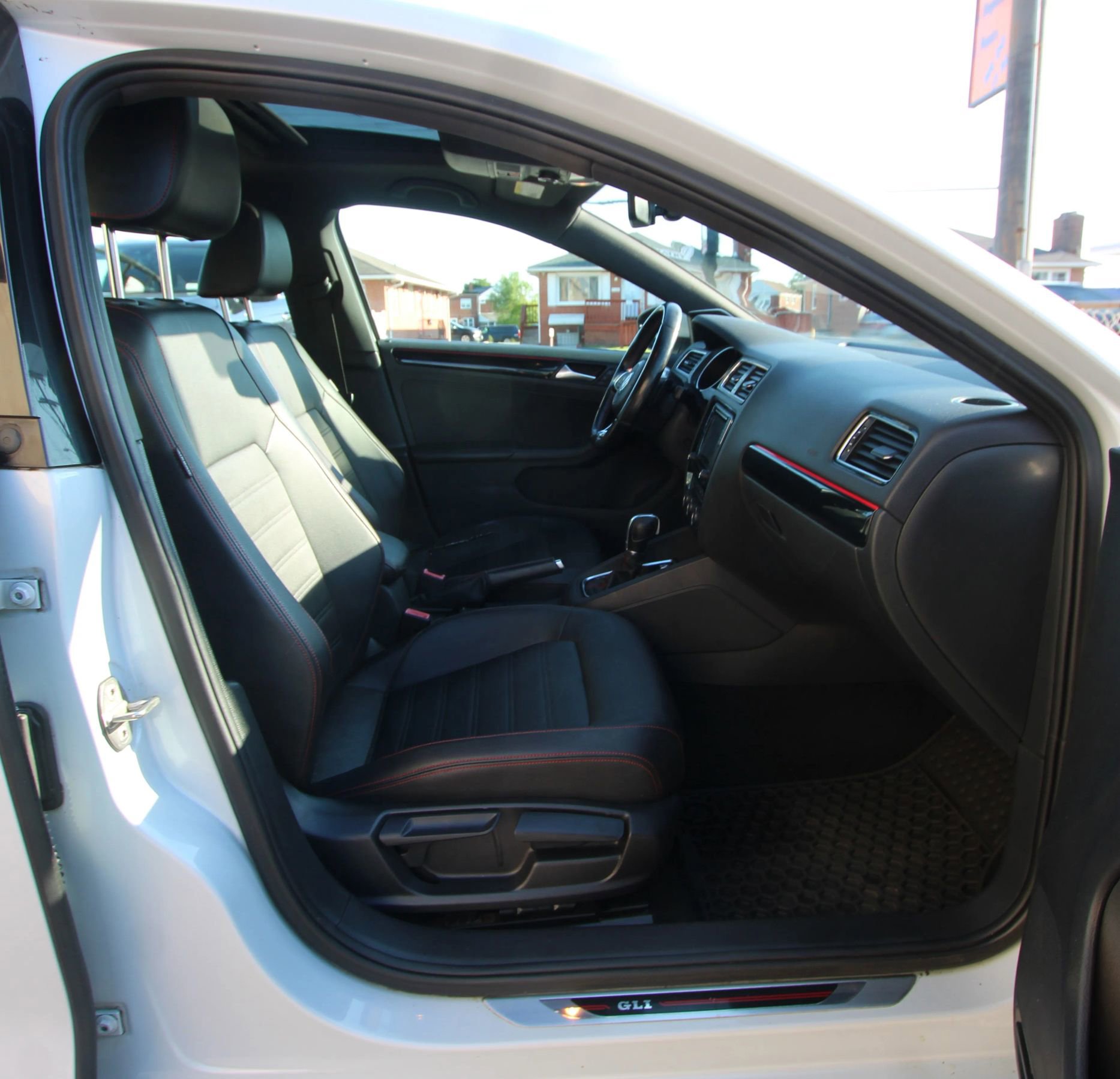 Used 2017 Volkswagen Jetta GLI FWD image 10