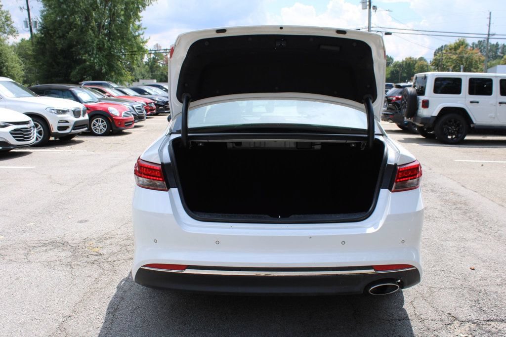 Used 2018 Kia Optima S FWD image 9
