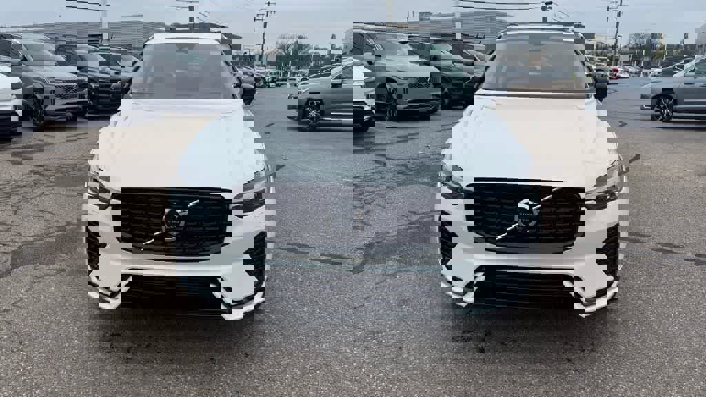 Used 2025 Volvo XC60 T8 Ultra w/ Protection Package Premier AWD/4WD image 2