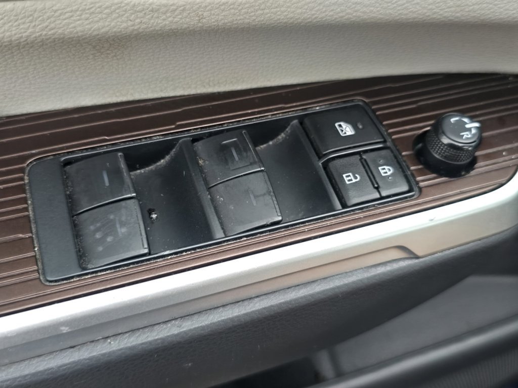 Certified 2024 Toyota Sienna XLE FWD image 26