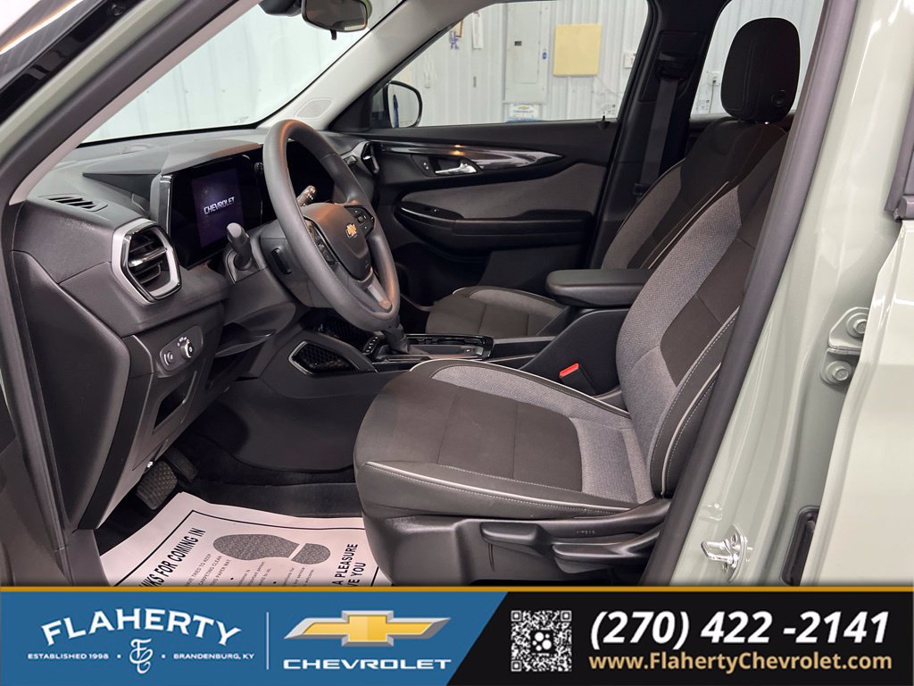 Used 2025 Chevrolet TrailBlazer LT FWD image 9