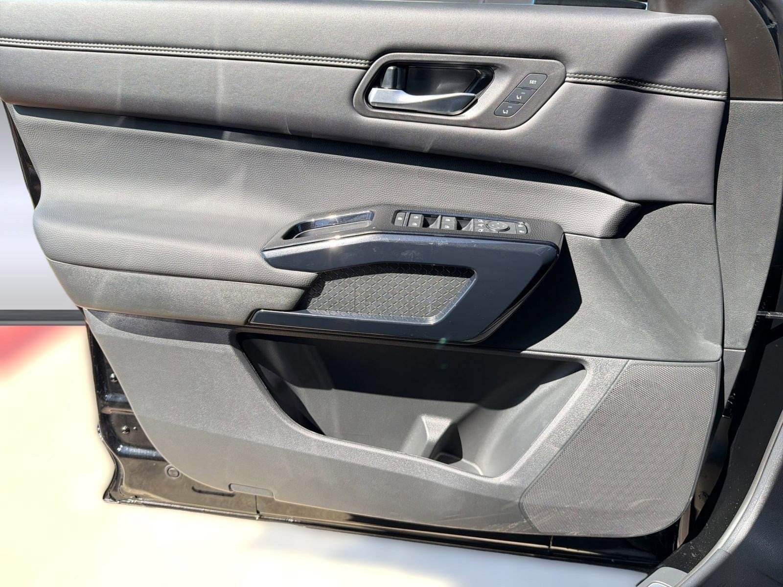 New 2026 Nissan Pathfinder Platinum image 22