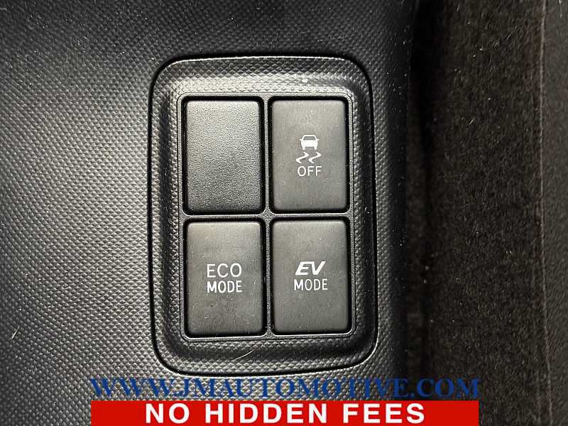 Used 2015 Toyota Prius C Two FWD image 29