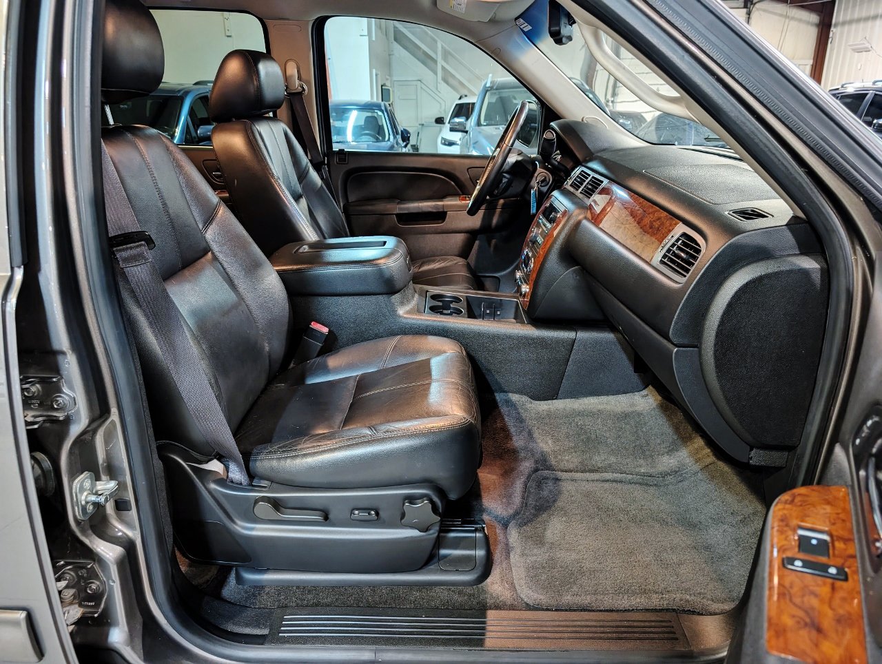 Used 2014 Chevrolet Suburban LT AWD/4WD image 32