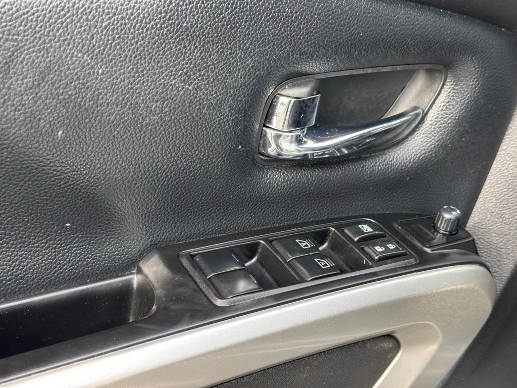 Used 2018 Nissan Titan SV w/ SV Convenience Package image 18