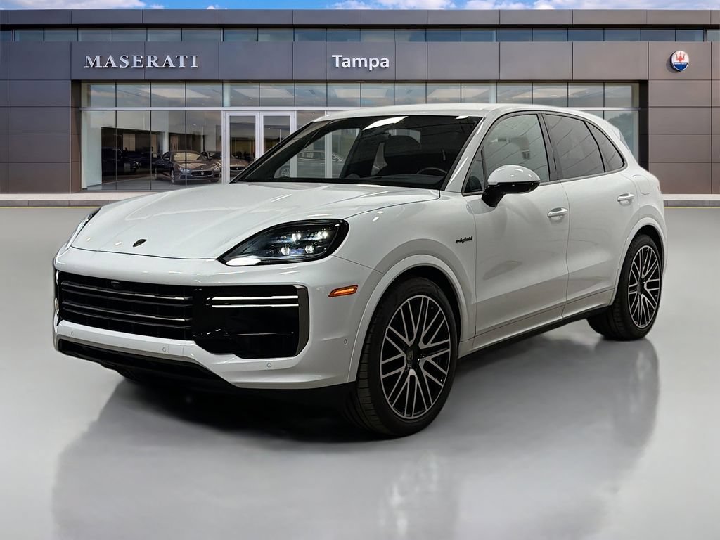 Used 2025 Porsche Cayenne Turbo AWD/4WD image 3
