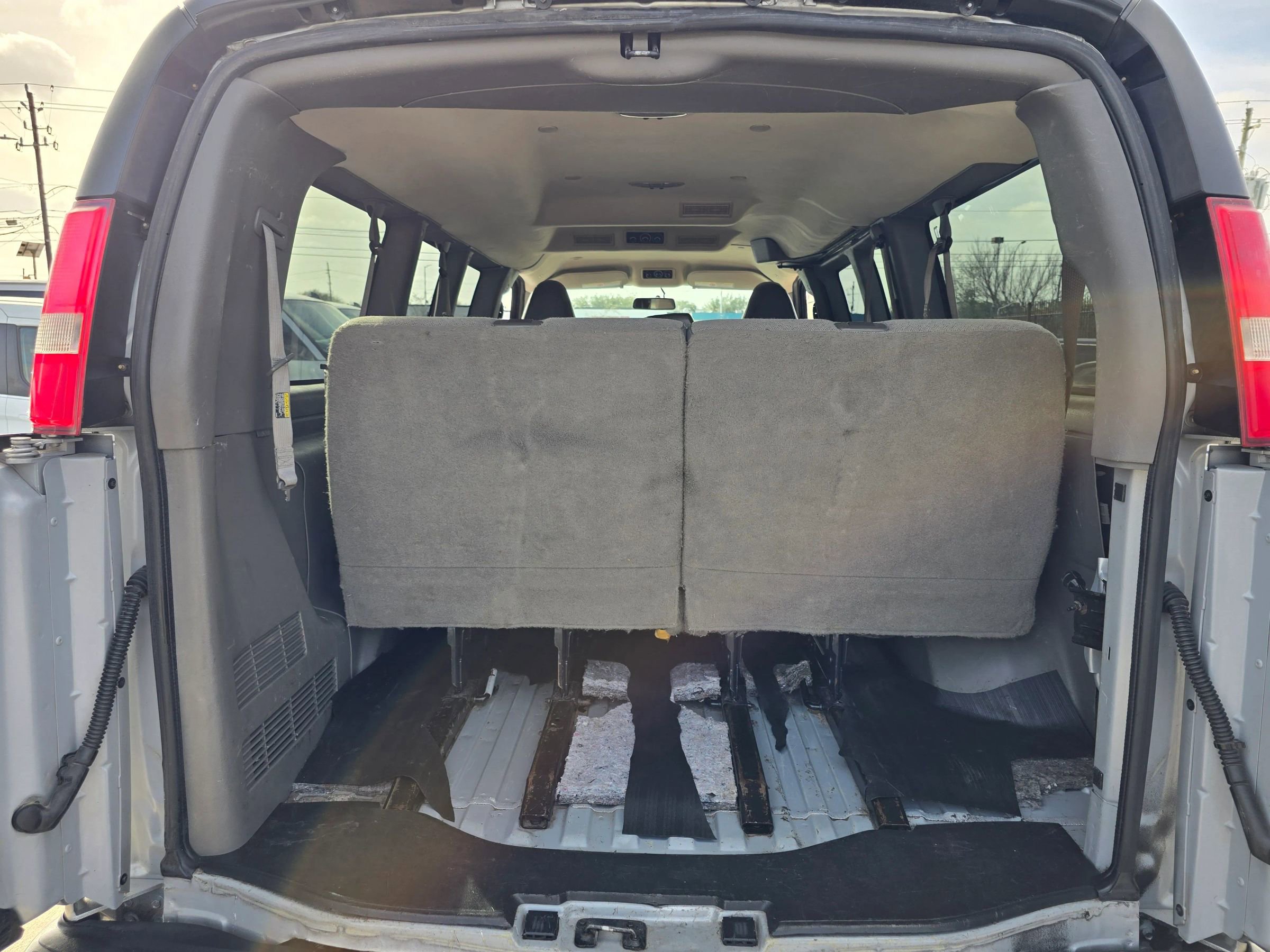 Used 2017 Chevrolet Express 2500 LS image 25