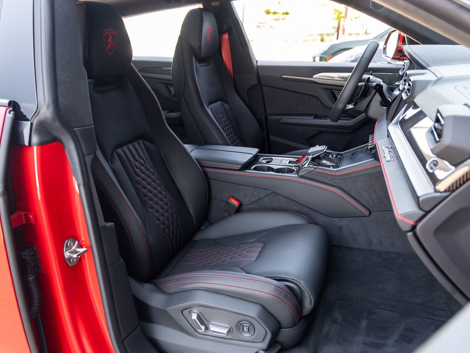 Used 2026 Lamborghini Urus SE image 46