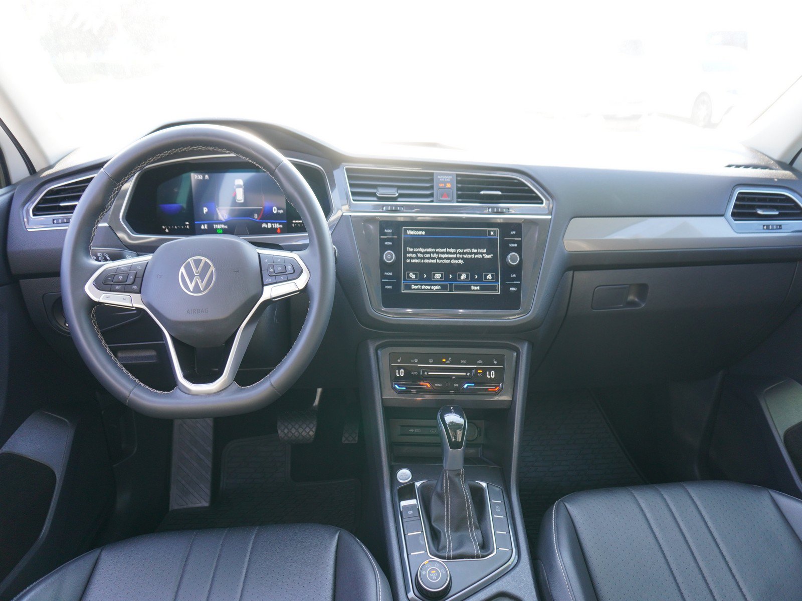 Used 2023 Volkswagen Tiguan SE AWD/4WD image 2