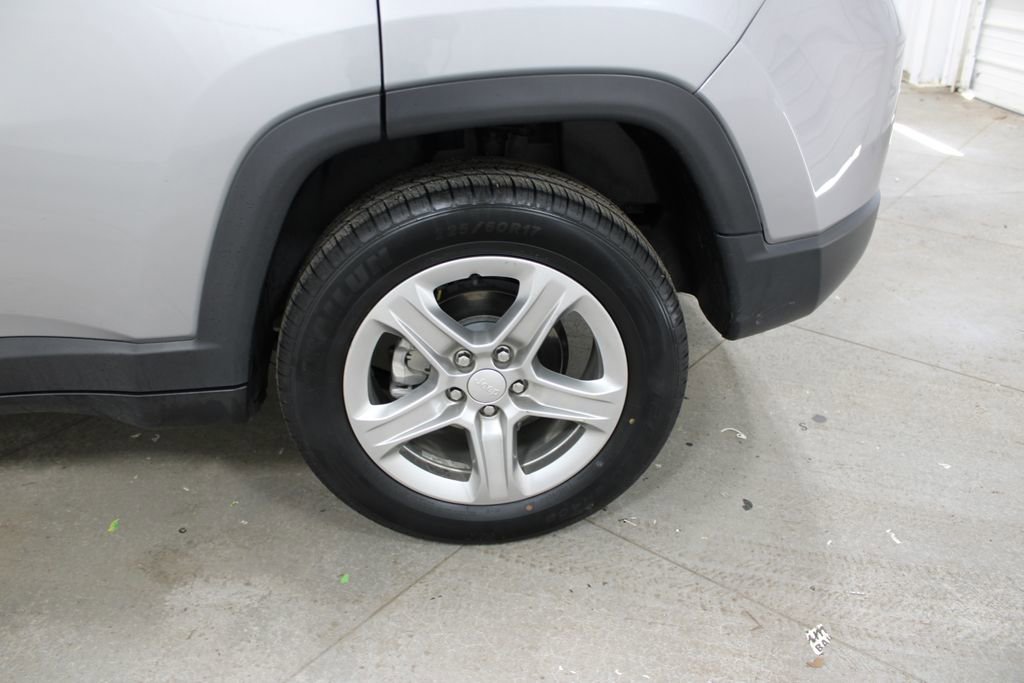 Used 2024 Jeep Compass Latitude image 33