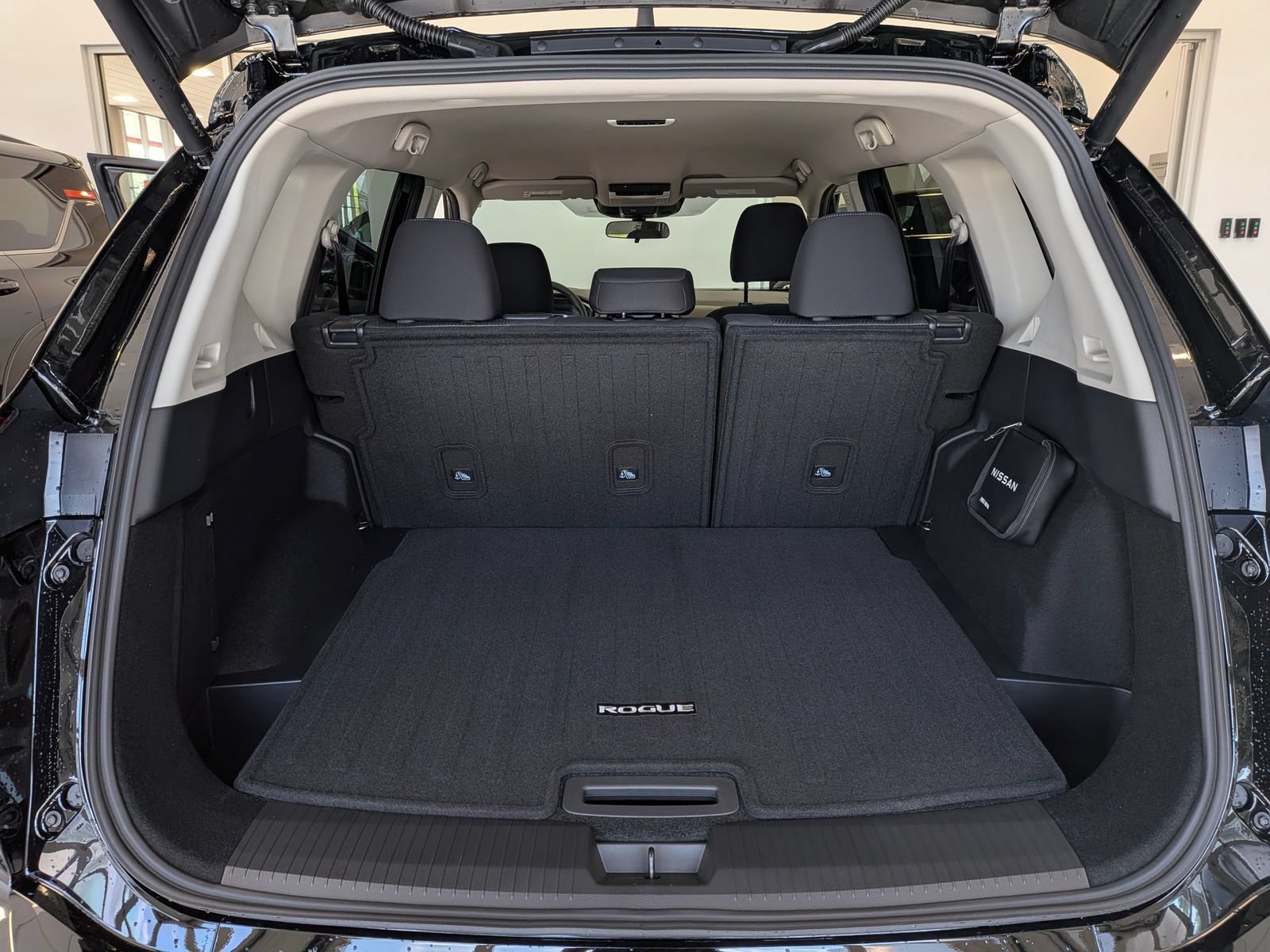 New 2026 Nissan Rogue SV FWD image 8