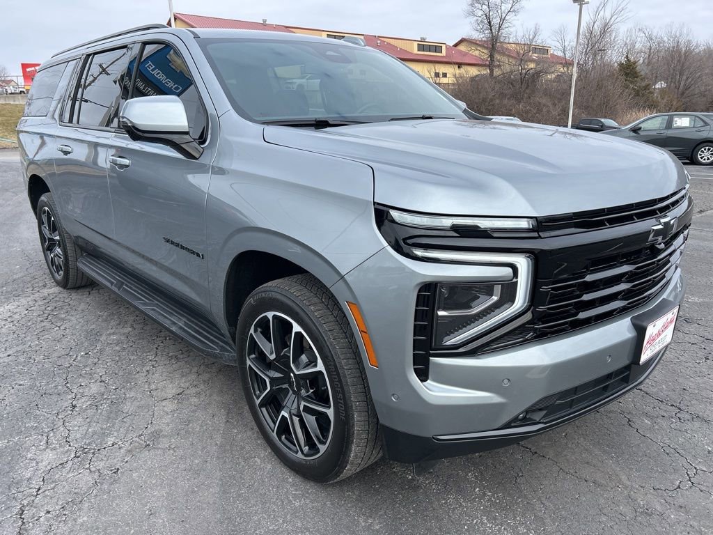 Used 2025 Chevrolet Suburban RST w/ Comfort Package image 3