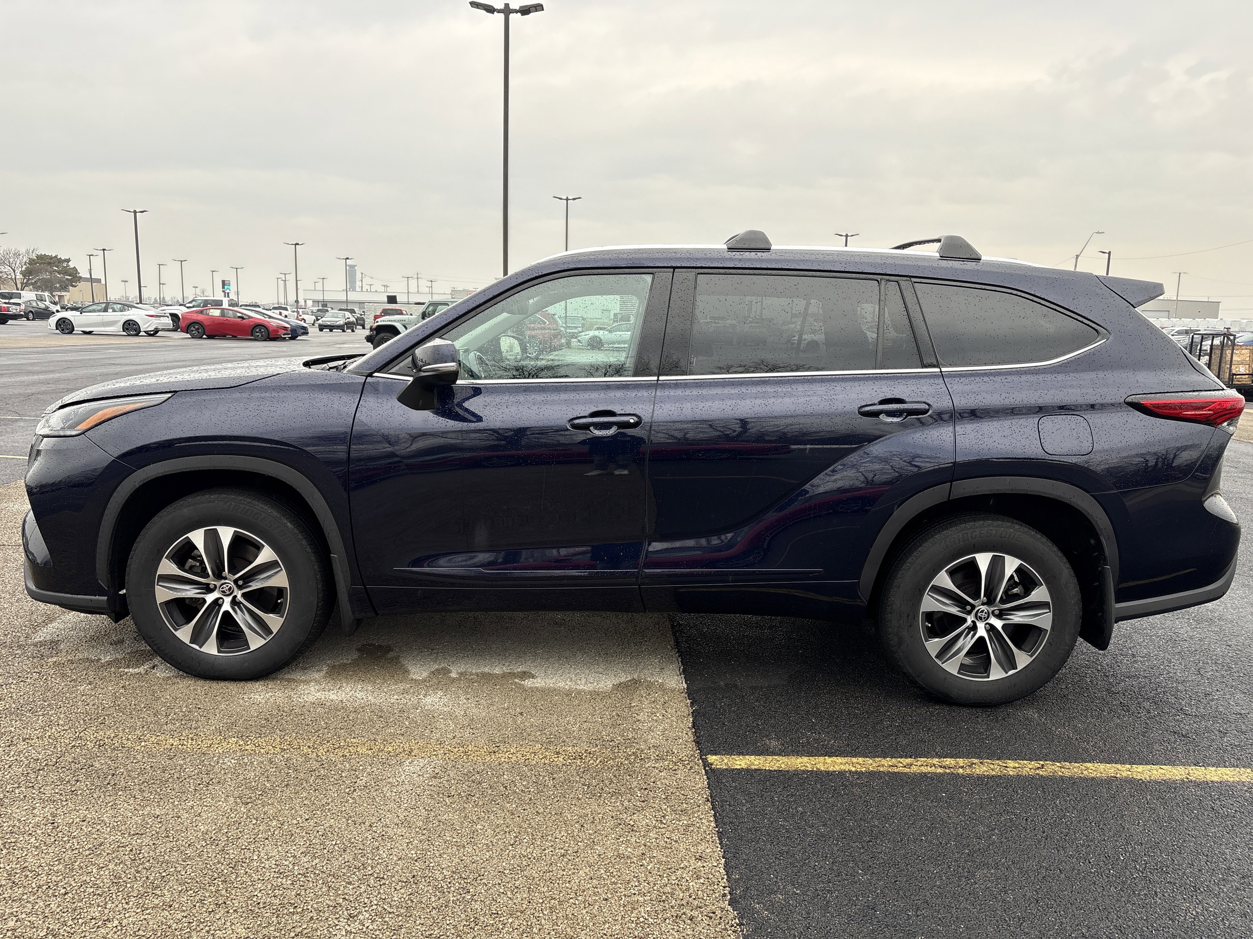 Used 2021 Toyota Highlander XLE video 1