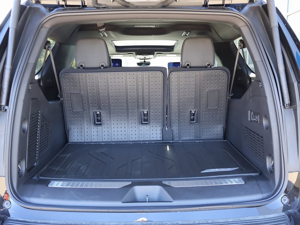 New 2025 Chevrolet Suburban Premier image 34