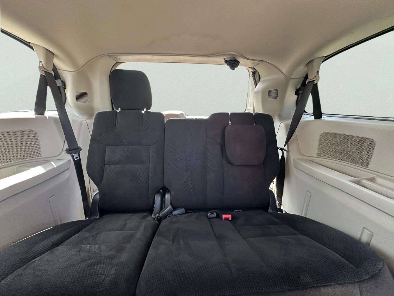 Used 2015 Dodge Grand Caravan SXT FWD image 12