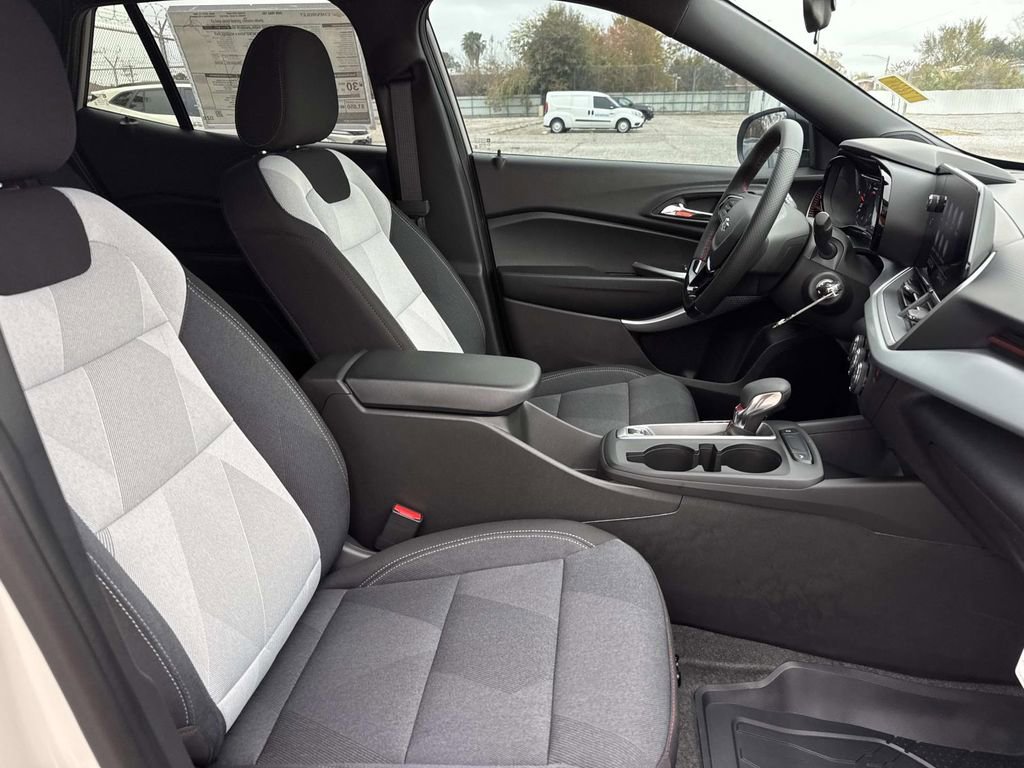 New 2026 Chevrolet Trax RS w/ Sunroof Package image 11