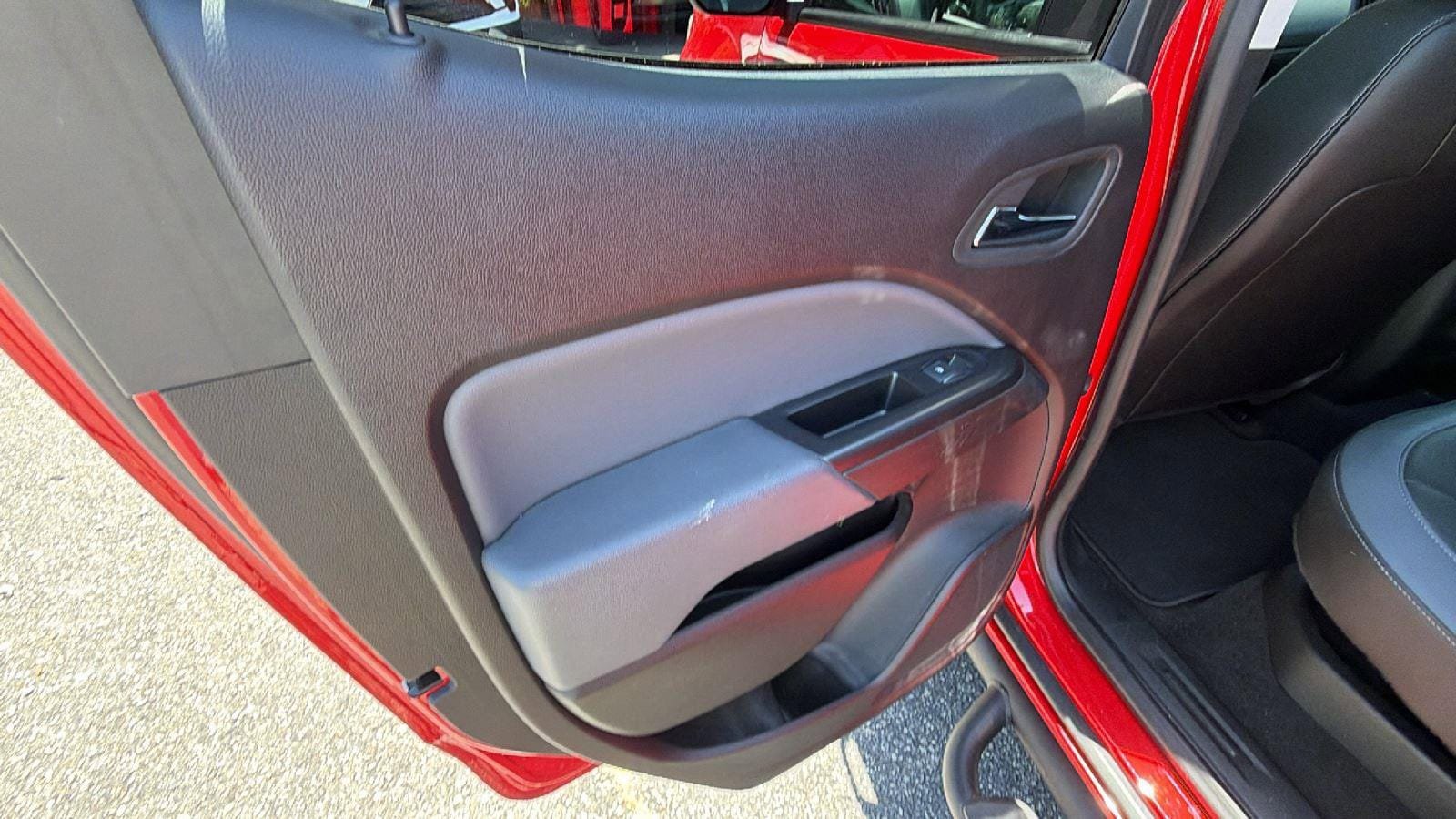 Used 2018 Chevrolet Colorado Z71 RWD image 19