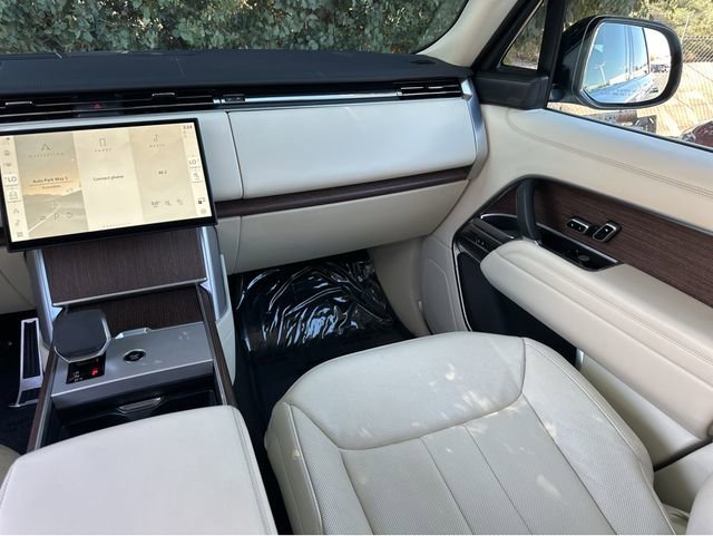 Used 2024 Land Rover Range Rover SE image 13