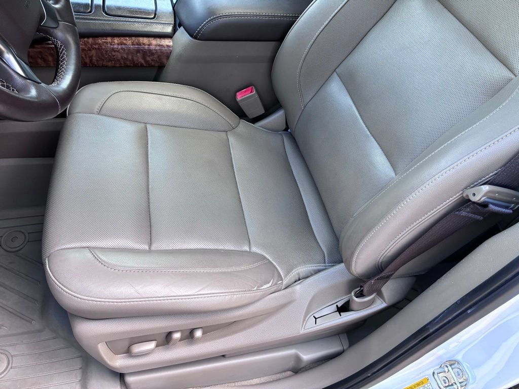 Used 2020 Chevrolet Suburban Premier RWD image 24