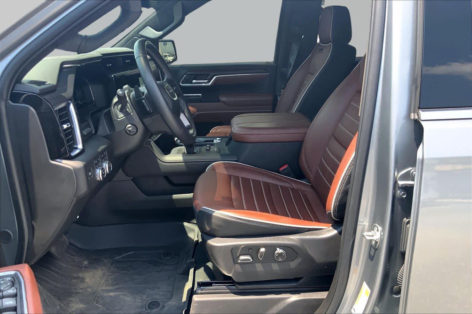 Used 2025 GMC Sierra 1500 Denali Ultimate AWD/4WD image 8