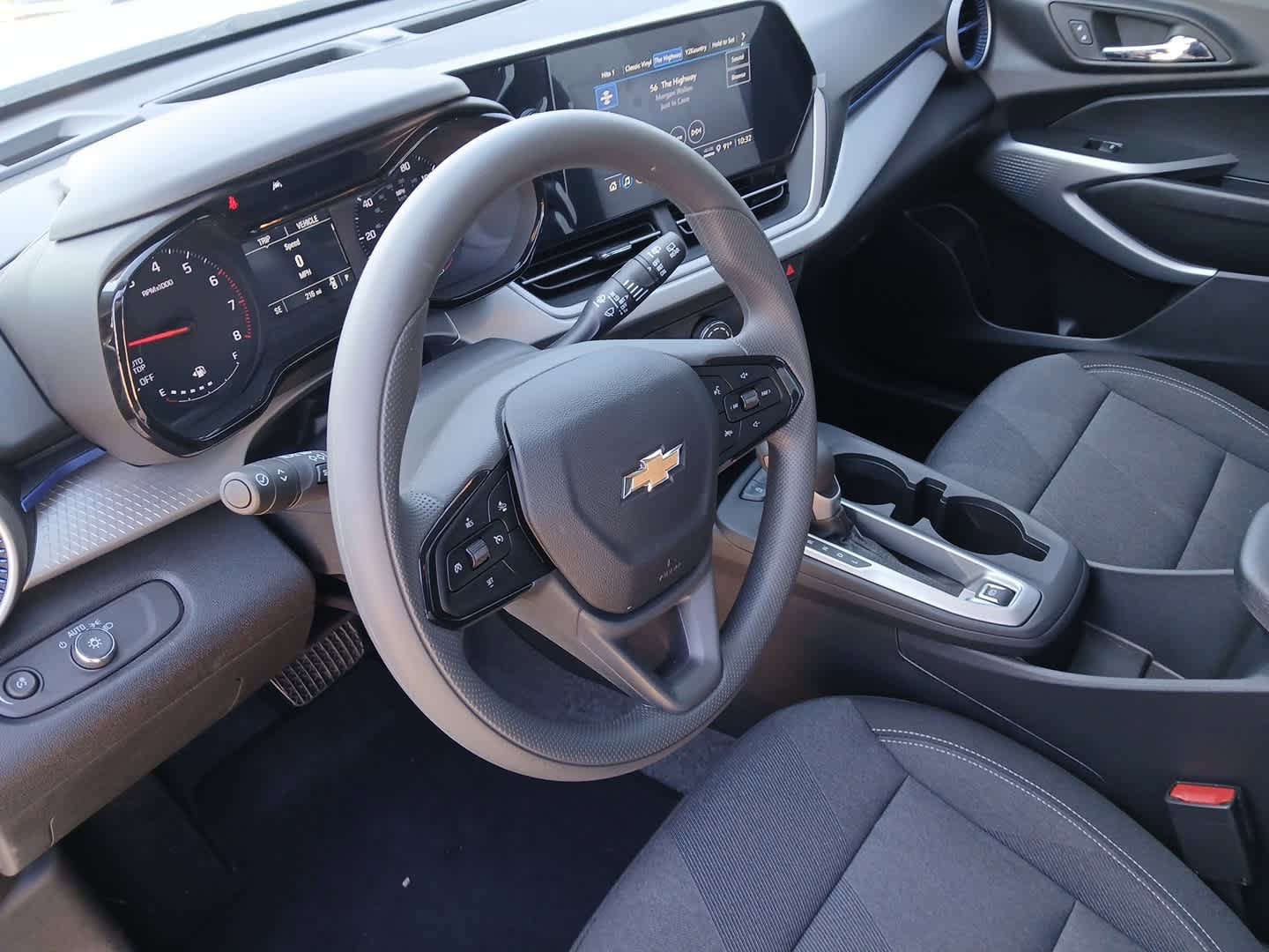 New 2026 Chevrolet Trax LS w/ LS Convenience Package FWD image 16