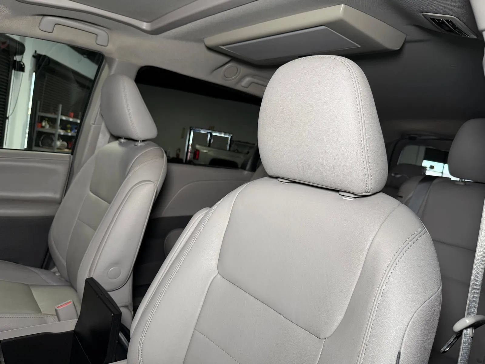 Used 2015 Toyota Sienna XLE Premium FWD image 24