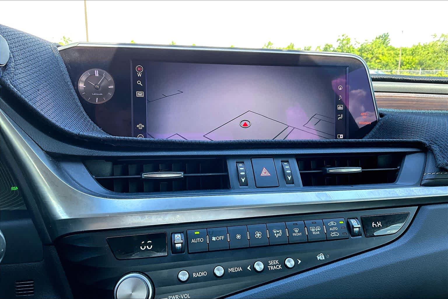 Used 2021 Lexus ES 300h Ultra Luxury w/ Accessory Package 2 FWD image 34