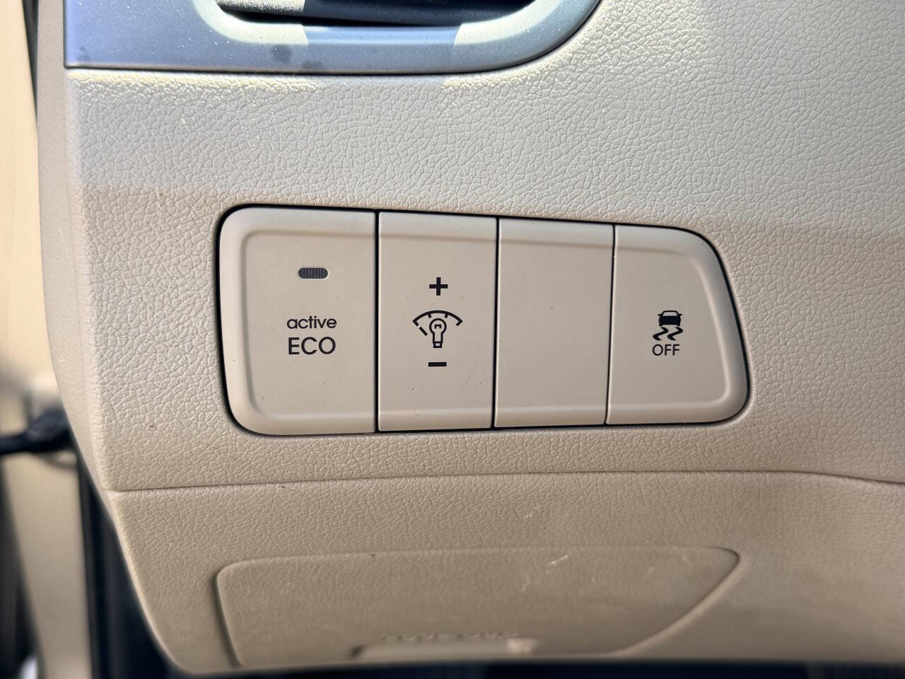 Used 2014 Hyundai Elantra SE FWD image 8