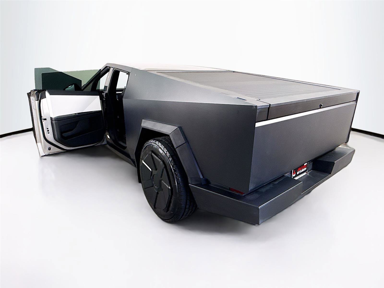 Used 2024 Tesla Cybertruck AWD Crew Cab image 32