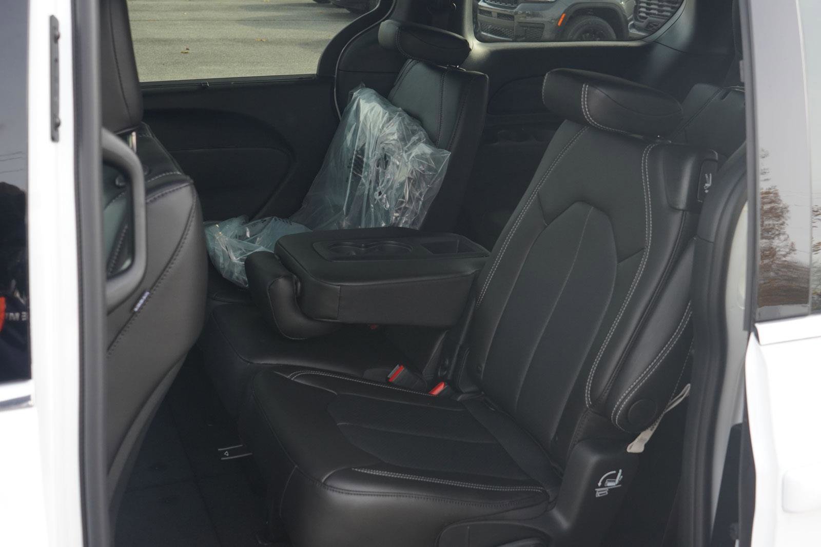 New 2026 Chrysler Pacifica Select image 20