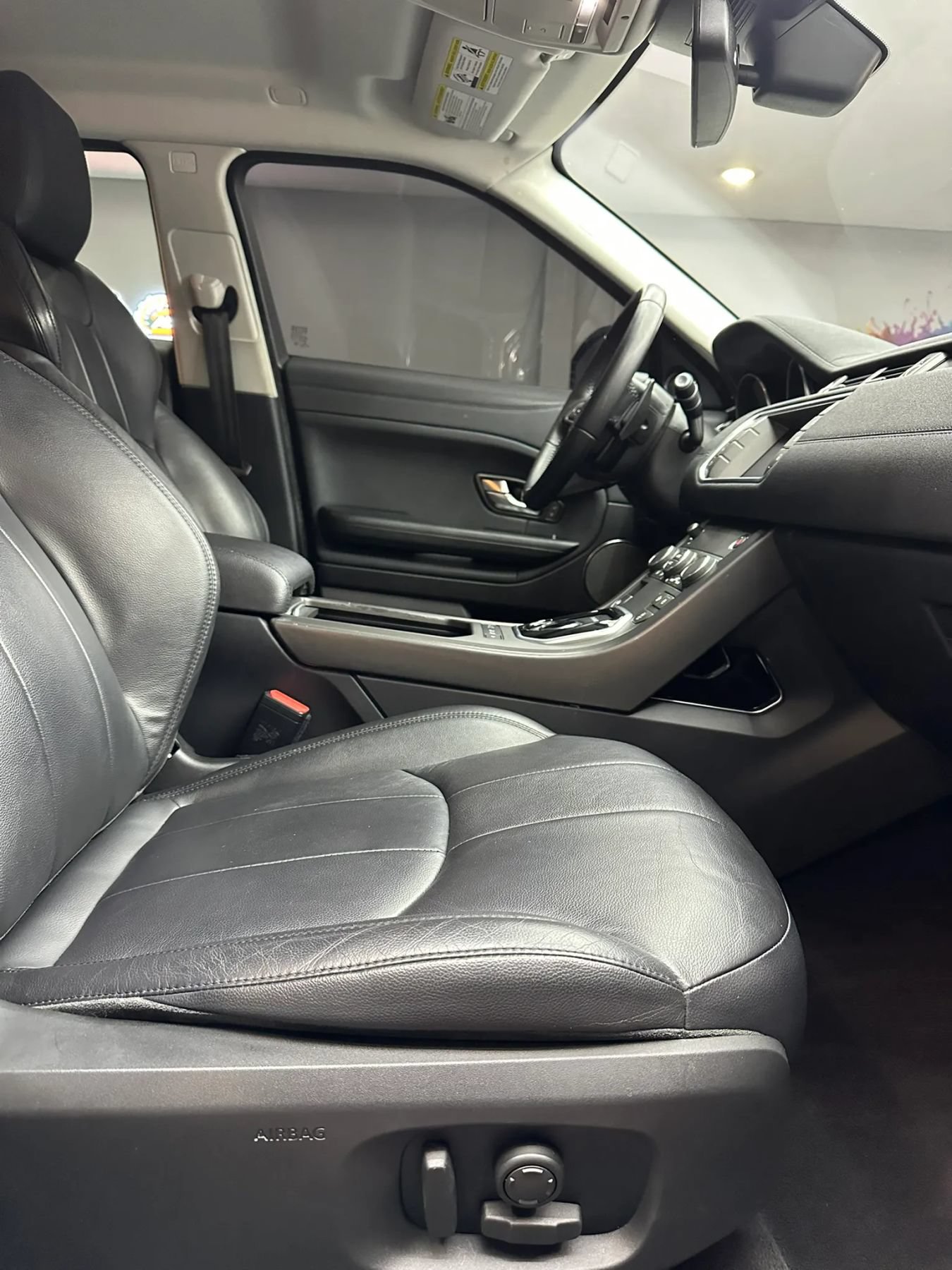 Used 2019 Land Rover Range Rover Evoque SE AWD/4WD image 31