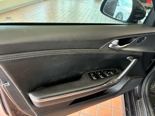 Used 2022 Kia Stinger GT1 image 13