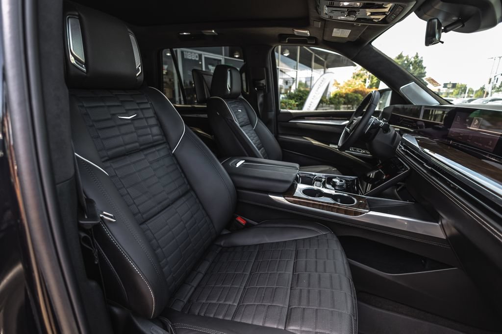 Used 2025 Cadillac Escalade Sport Platinum w/ LPO, Floor Liner Package AWD/4WD image 27