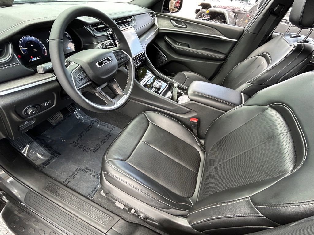 Used 2025 Jeep Grand Cherokee L Limited w/ Luxury Tech Group II image 62