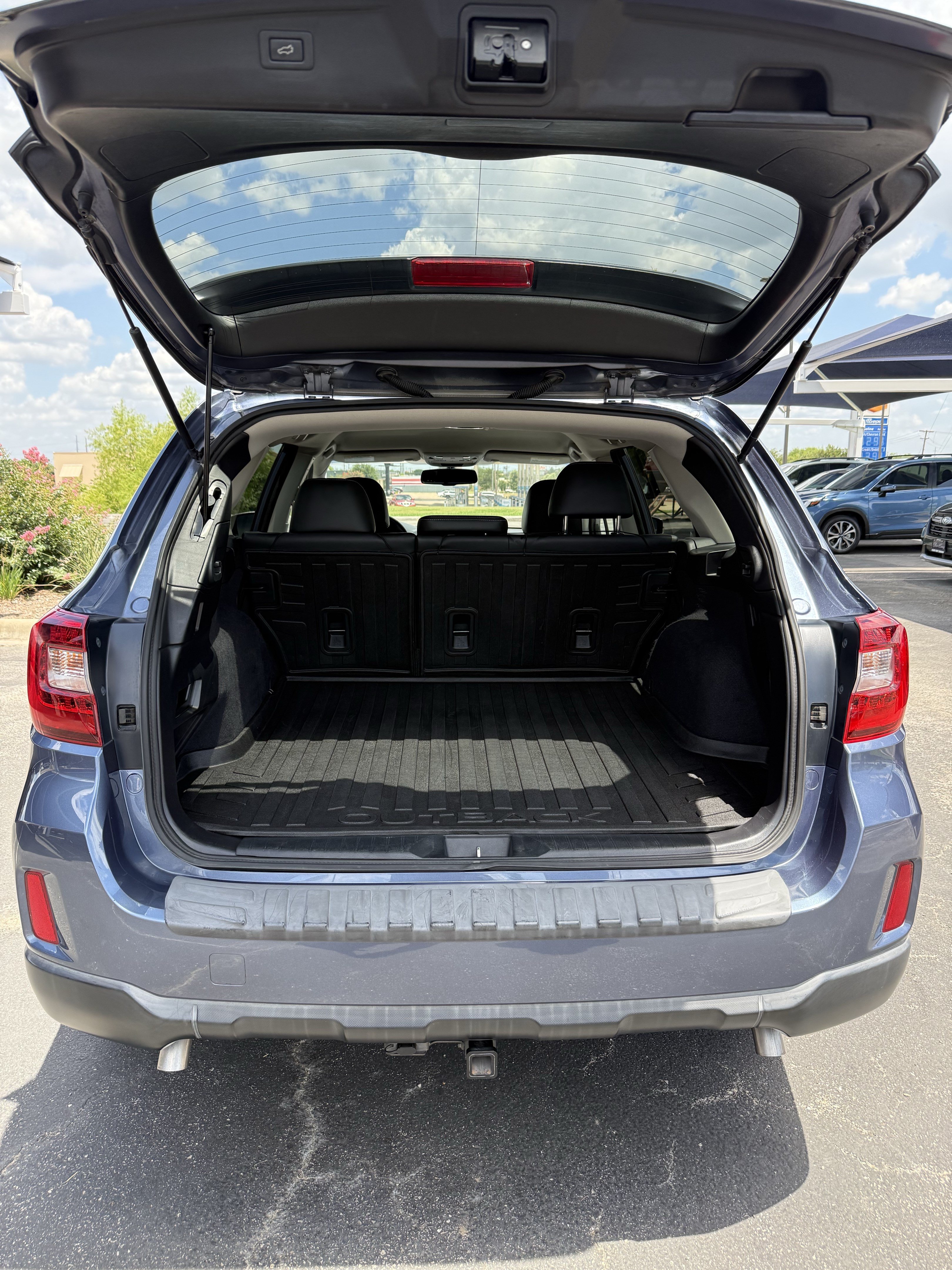 Used 2016 Subaru Outback 3.6R Limited AWD/4WD image 9