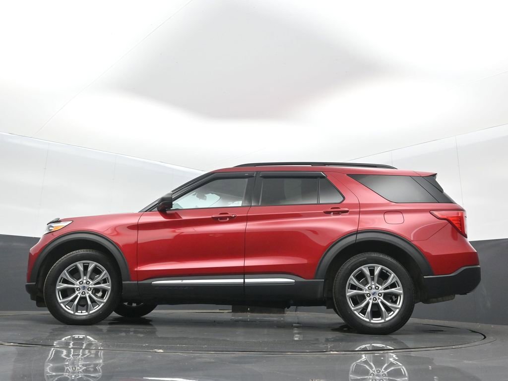 Used 2022 Ford Explorer XLT w/ Equipment Group 202A image 30