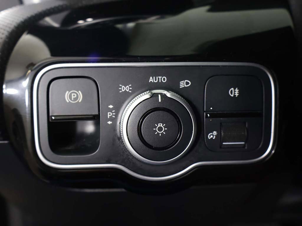 Used 2025 Mercedes-Benz CLA 250 4MATIC image 40