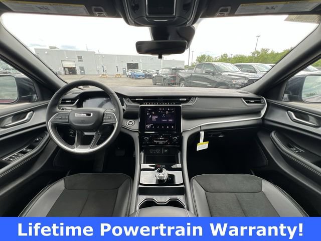 New 2025 Jeep Grand Cherokee Altitude image 14