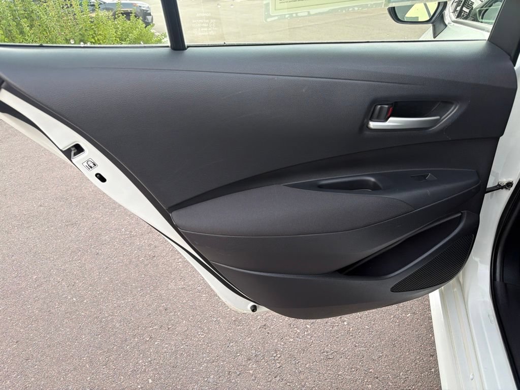 Used 2021 Toyota Corolla LE w/ Carpet Mat Package (TMS) FWD image 18
