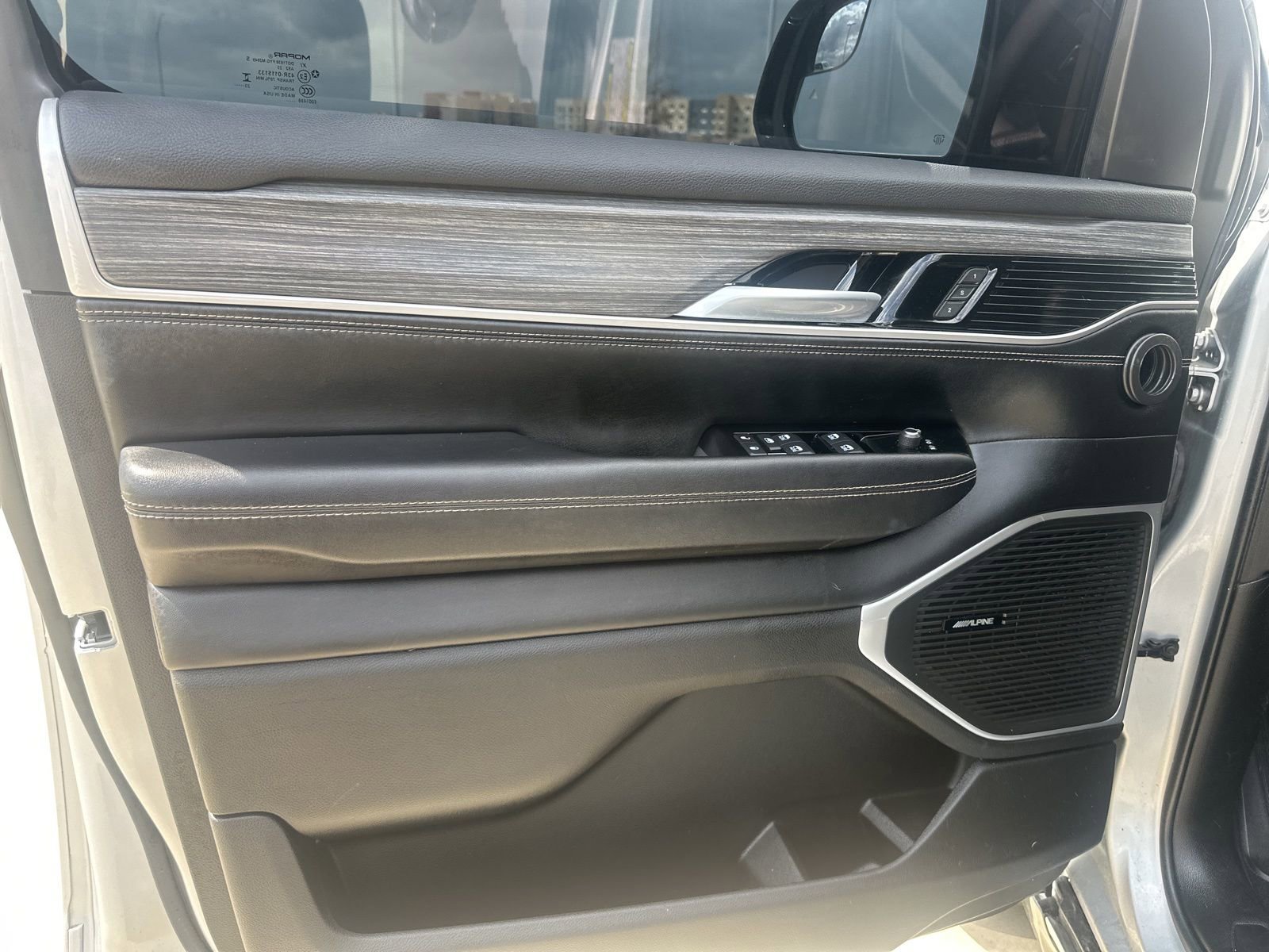 Used 2023 Jeep Wagoneer Series II w/ Premium Group I image 9