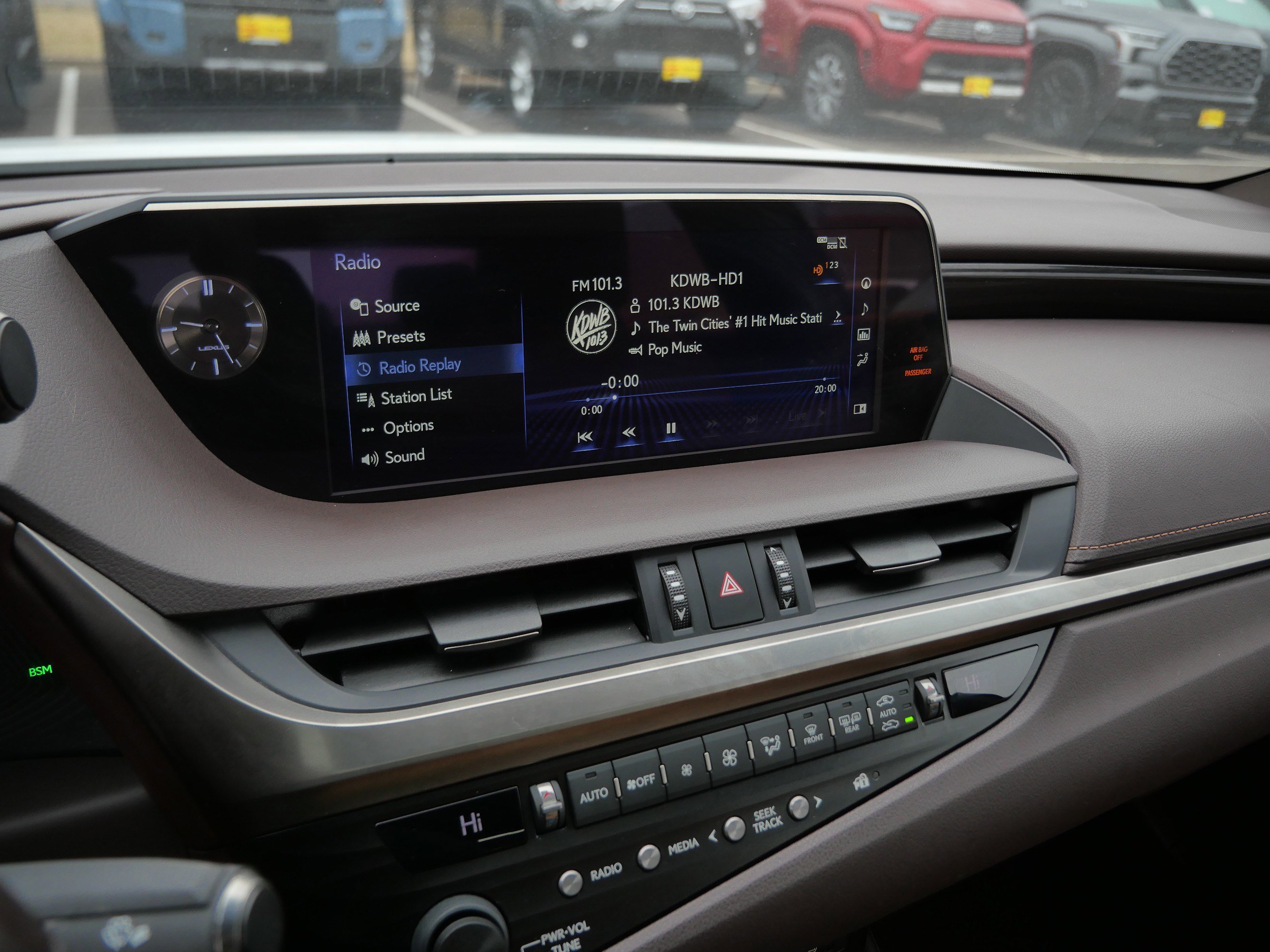 Used 2019 Lexus ES 300h w/ Accessory Package 2 image 22