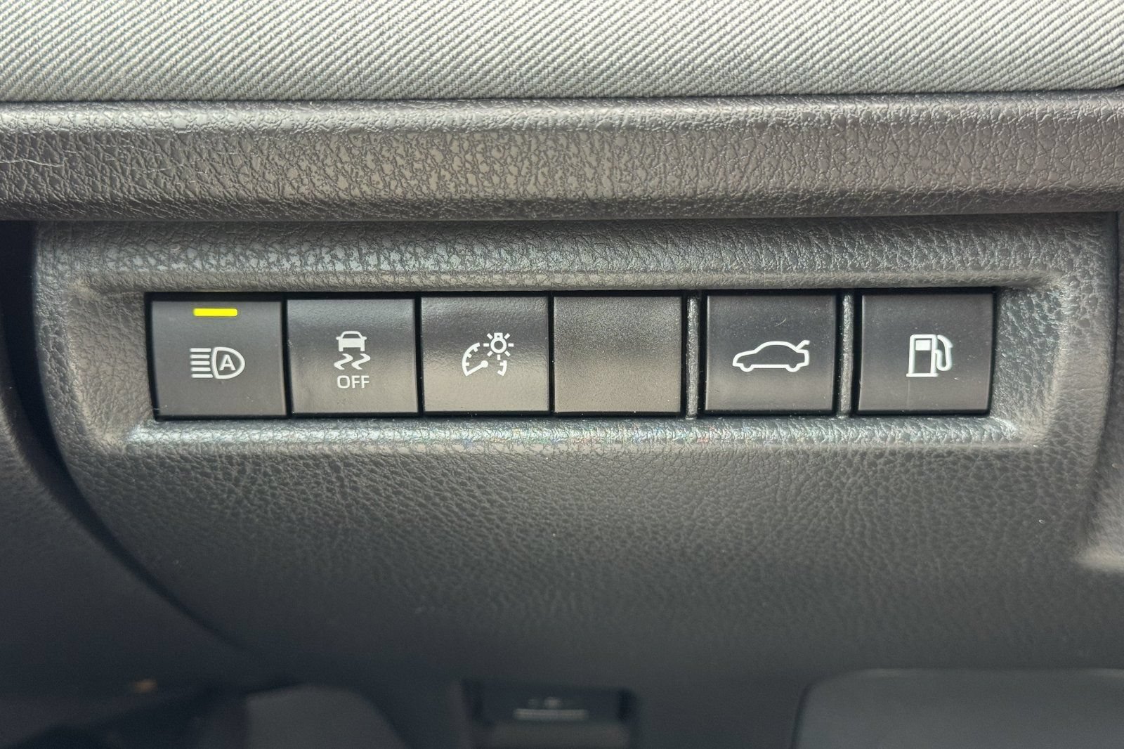 Used 2025 Toyota Camry LE FWD image 30