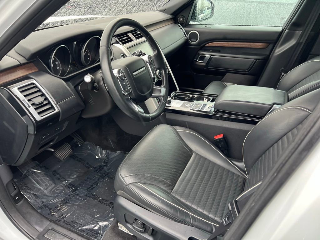Used 2017 Land Rover Discovery HSE Luxury AWD/4WD image 11