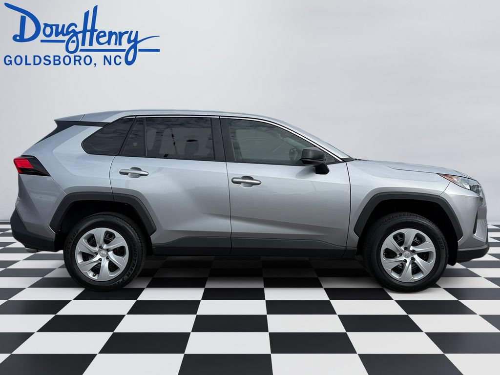 Used 2022 Toyota RAV4 LE FWD image 6