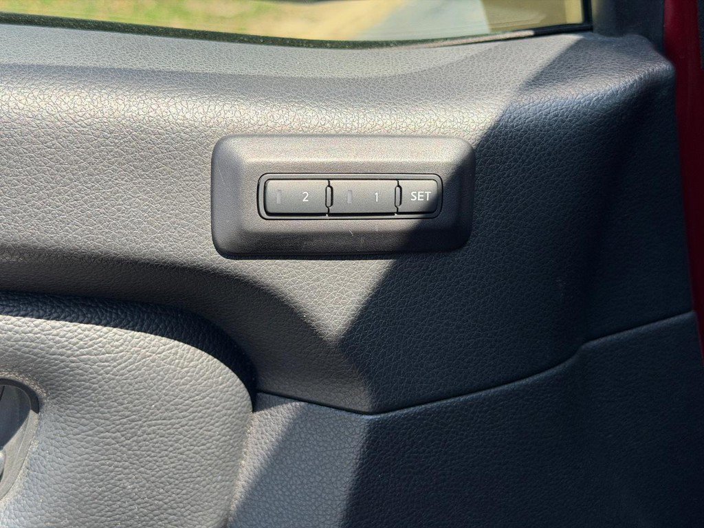 Used 2017 Nissan Titan SL image 16