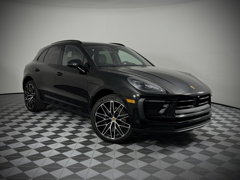 Certified 2025 Porsche Macan image 7